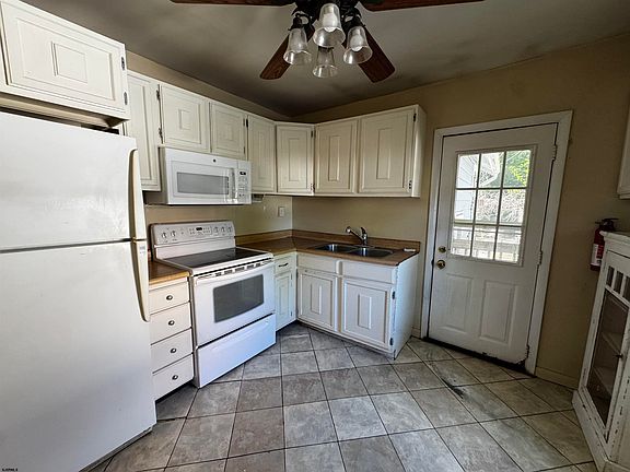4th image of 717 Fuae Ave