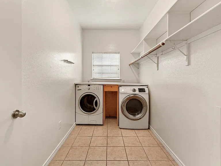 1207 Martinsville Ln — Photo 13
