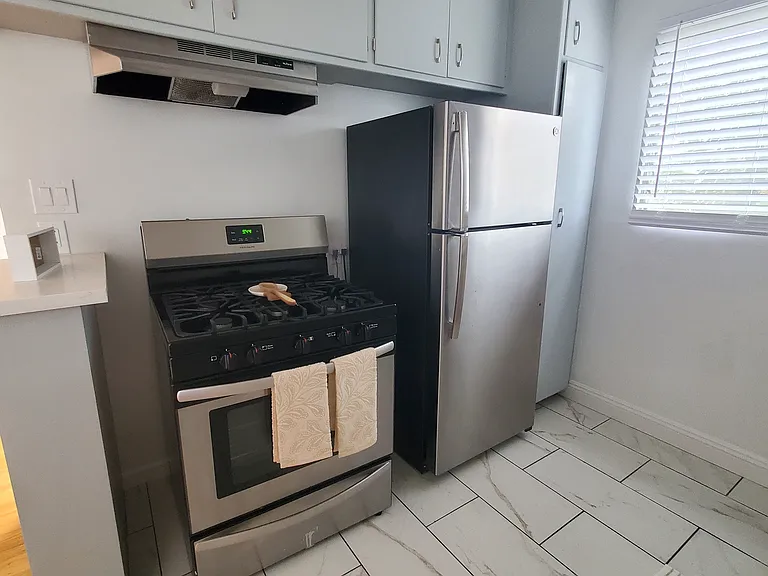 330 Orizaba Ave #2 — Photo 7