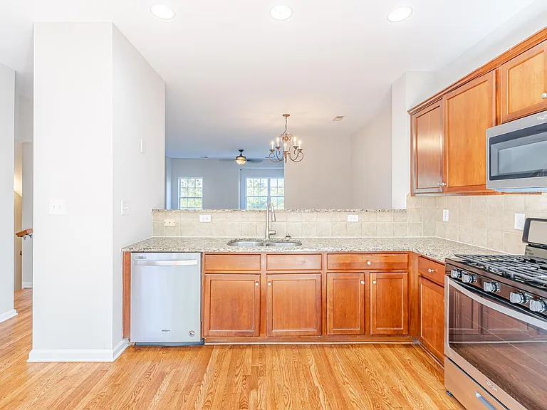 14106 Winford Ln — Photo 12