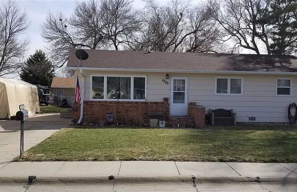 1st image of 1220 E East St