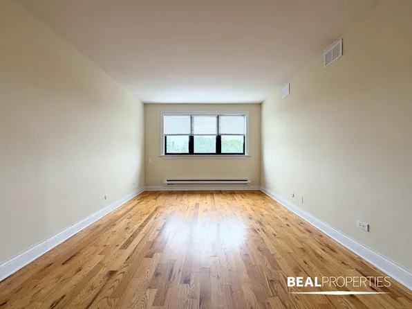 555 W Arlington Pl, Chicago, IL