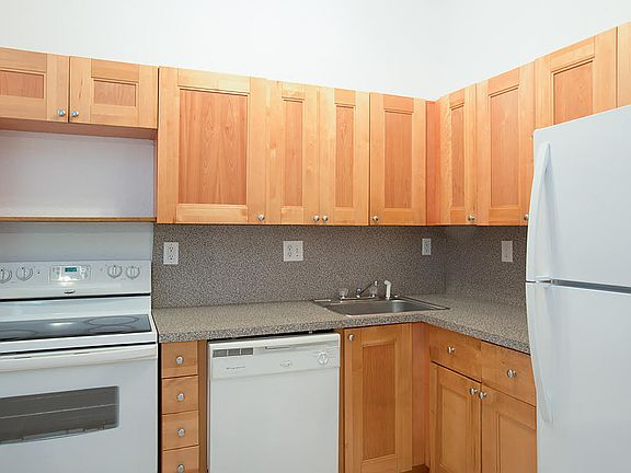 2nd image of 821 NE 199th St APT 203-11