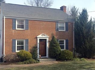 25 Cherryfield Dr, West Hartford, CT 06107