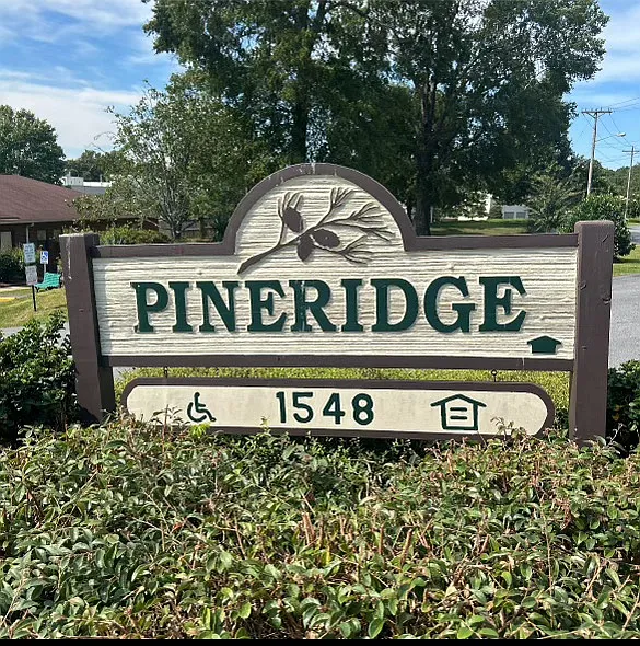 Pineridge Apartments