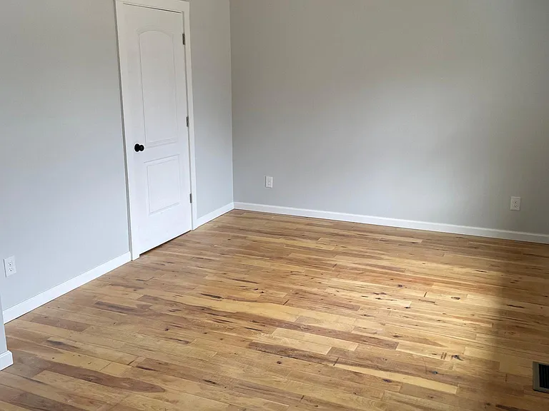 1884 Castle Dr — Photo 13