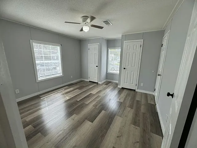 3 bed, 2.0 bath, 1040 sqft, $2,025 — Photo 4