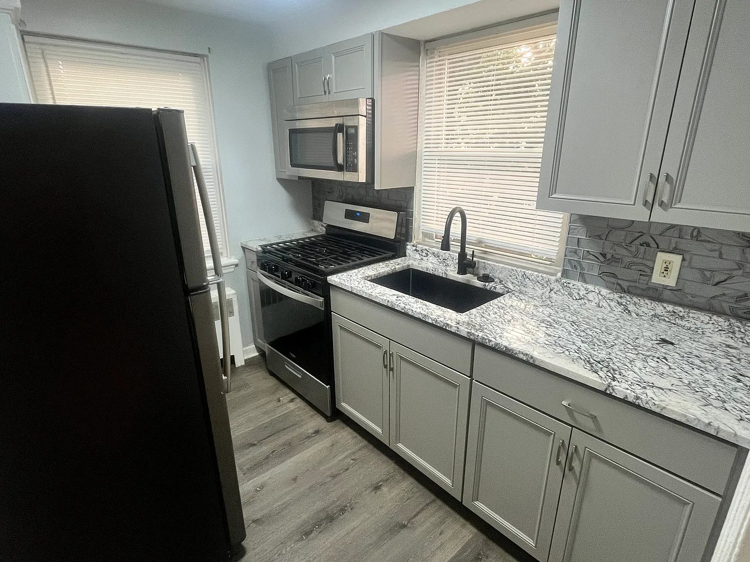 2 bed, 700 sqft, $1,195 — Photo 1