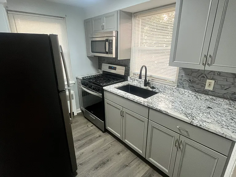 209 Gray St #B — Photo 1