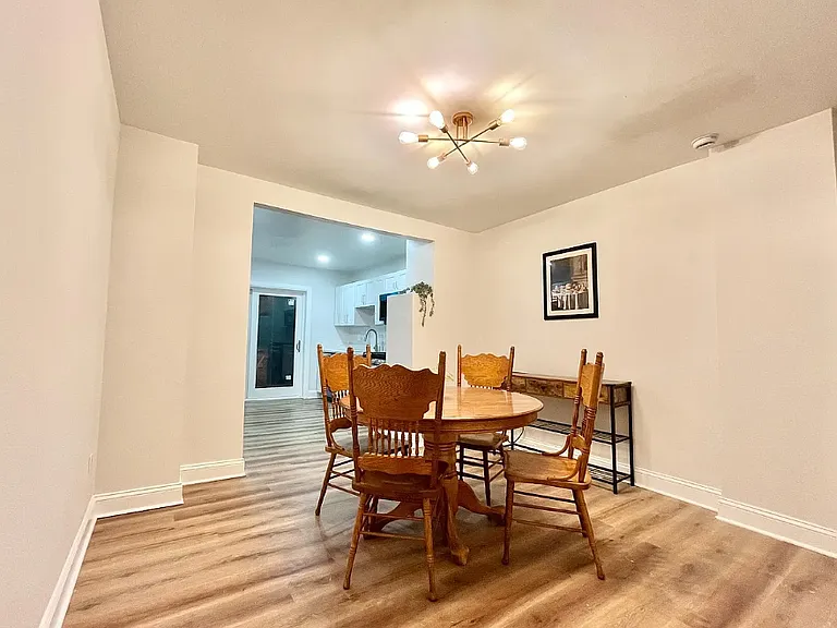 2725 Huntingdon Ave — Photo 11