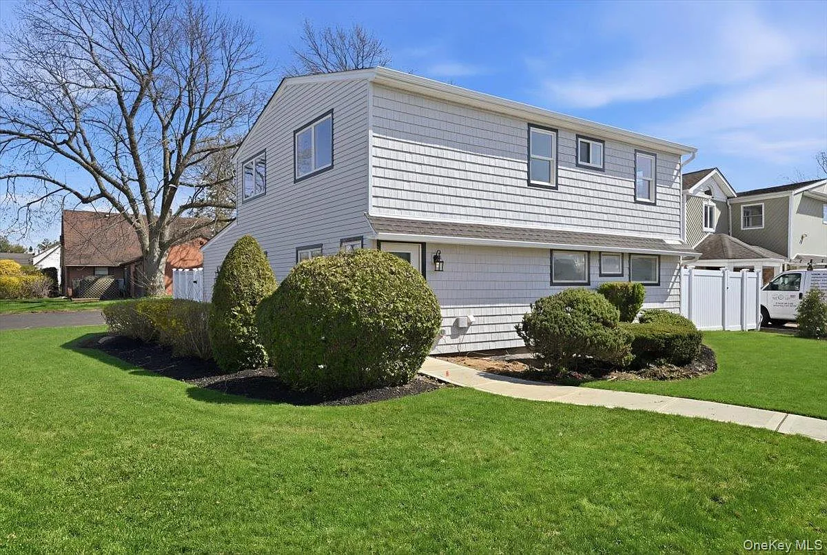 61 Gardiners Avenue photo 1