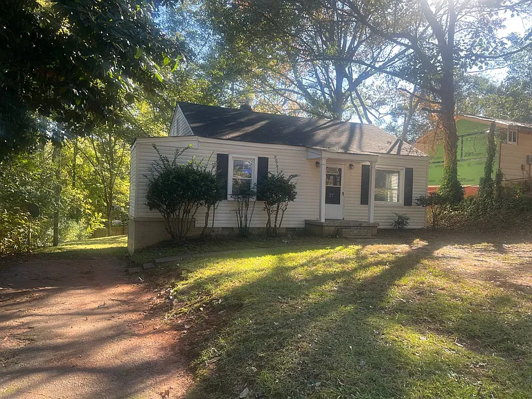 27 Pacific Ave — Photo 1