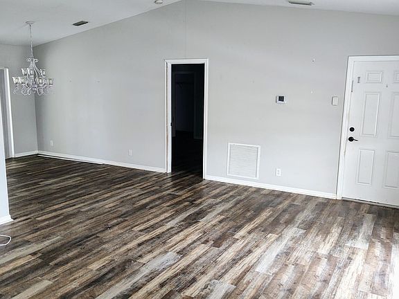 4th image of 204 SW Exora Ter Terrace