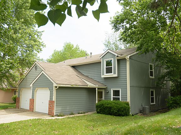 2nd image of 2124 Elmwood St