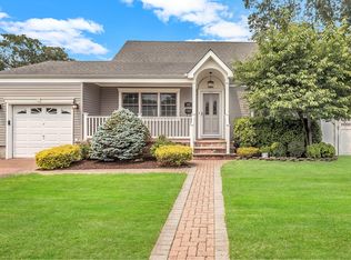 49 Intervale Ave, Farmingdale, NY 11735