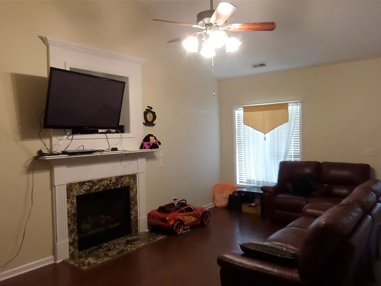 2033 Winston Diamond Ct — Photo 4