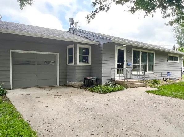 808 E 14th St S, Newton, IA 50208