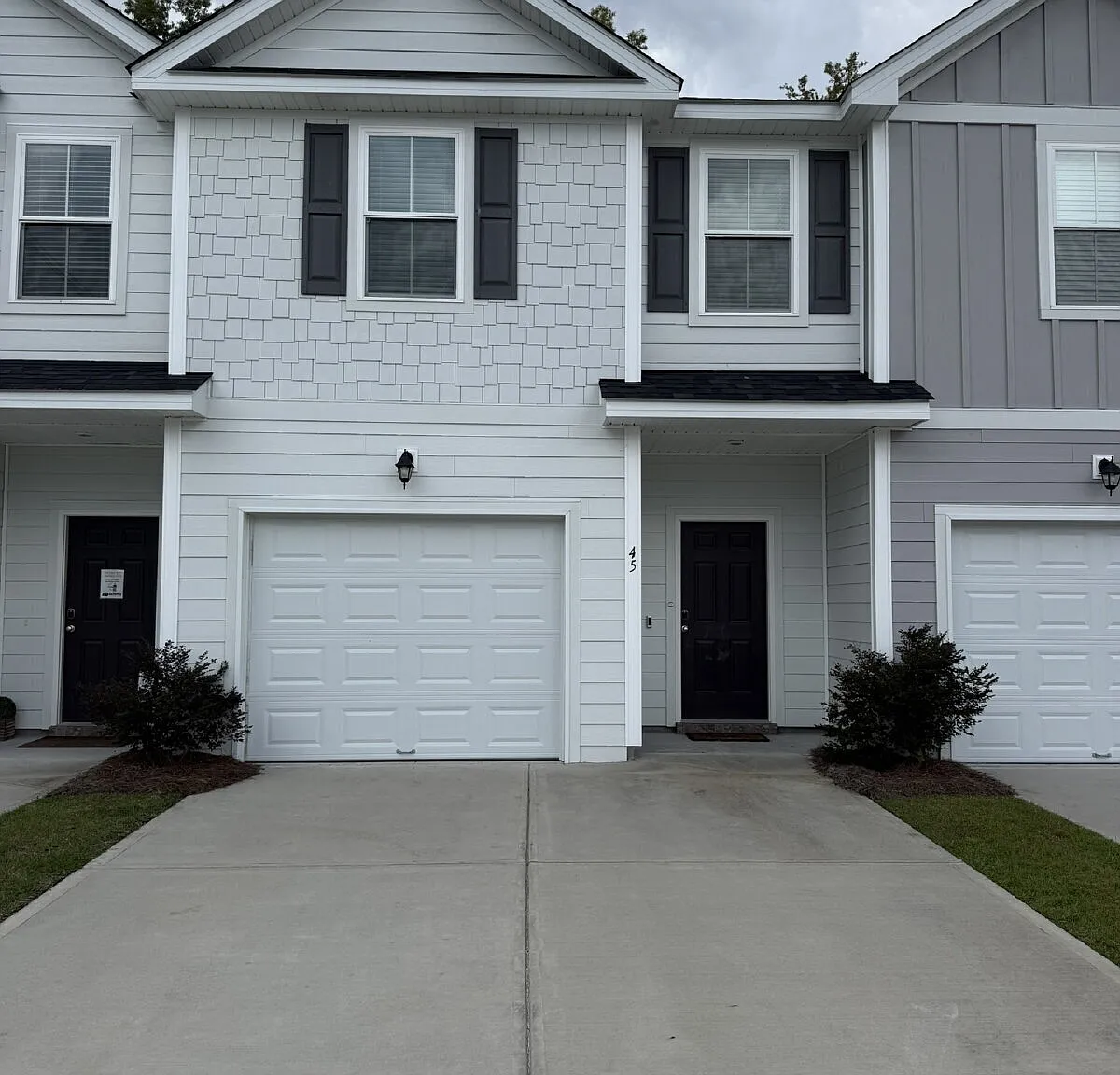 "3-Bed Townhouse with Granite Elegance at 45 Dorsey Drive, Richmond Hill!" — Photo 1