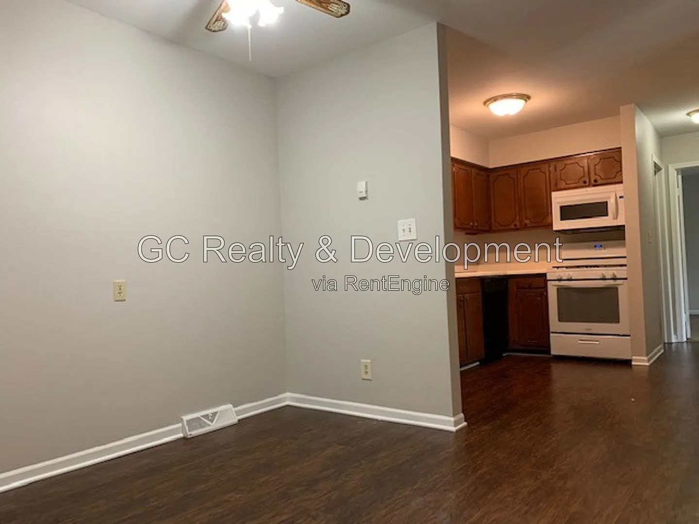 2 bed, 1.0 bath, 902 sqft, $1,695 — Photo 4