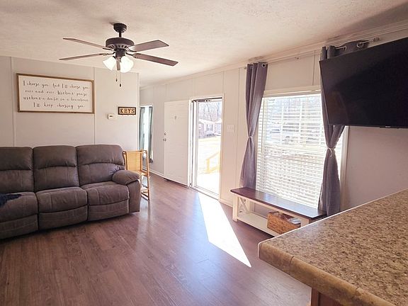 3rd image of 497 River Oaks Dr