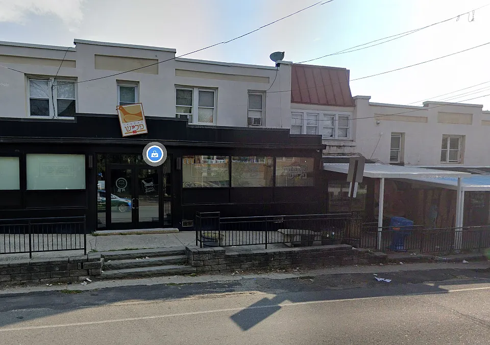 78 Main St #3