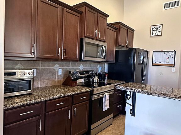 5th image of 1820 Amber Dr