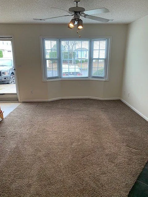 2 bed, 1.5 bath, 1044 sqft, $1,150 — Photo 2
