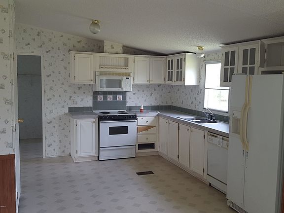 3rd image of 13808 Briarwood Dr