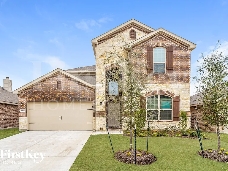 1045 N Churchill Dr — Photo 1