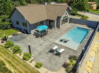 1019 8th St, New Glarus, WI 53574