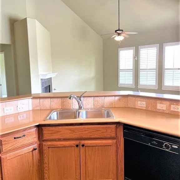2409 Dovetail St — Photo 53