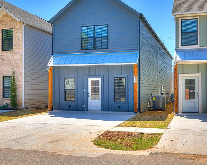 610 W 2nd St #100 — Photo 8