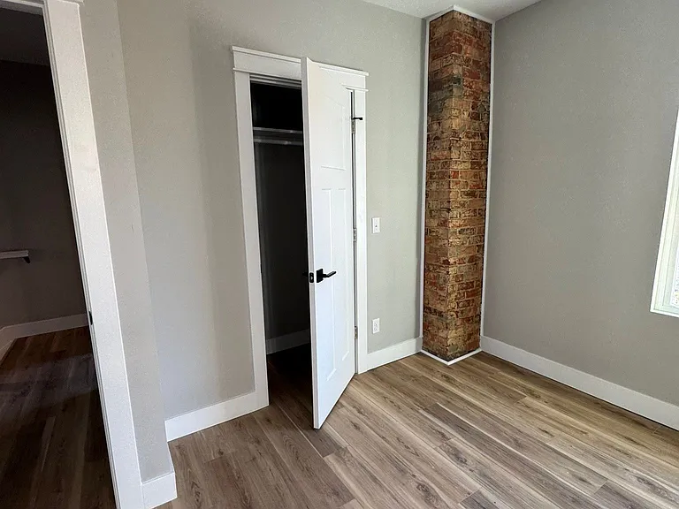 (2nd floor) Standard Room 1 closet view