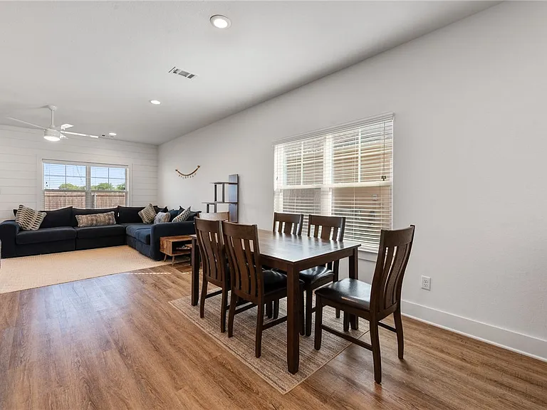 1619 Buena Vista Dr — Photo 4