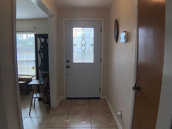 2nd image of 1701 Apple Ct