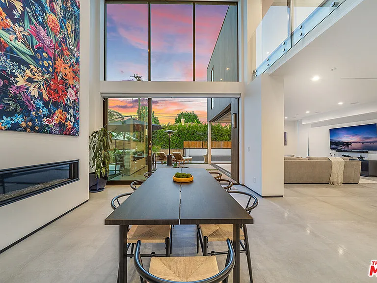 200 N Doheny Dr — Photo 7