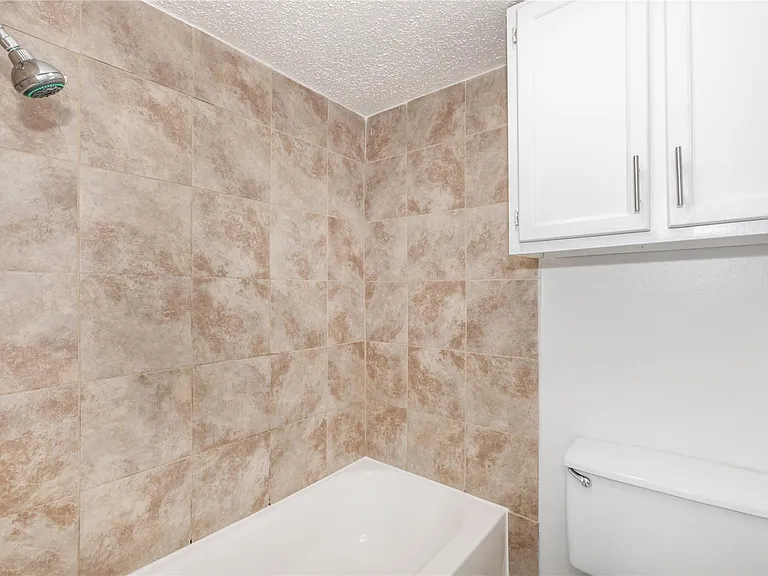 6010 N Lamar Blvd #211 — Photo 9