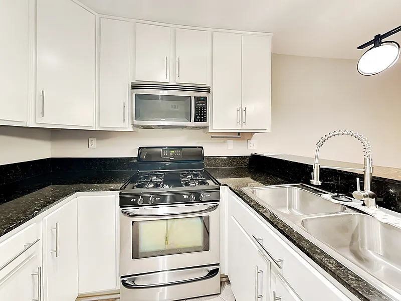 2 bed, 2.0 bath, 1040 sqft, $2,750 — Photo 3