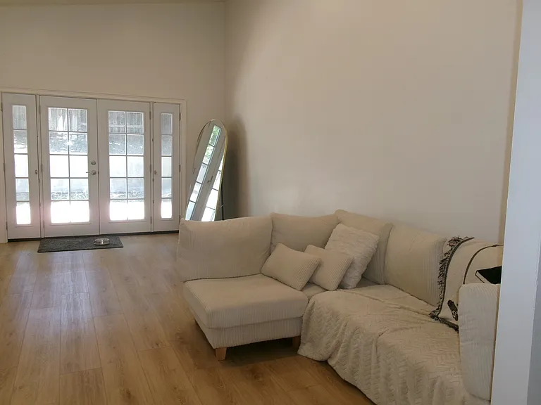 2202 Scenic Park St — Photo 6