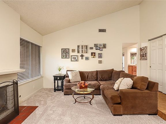 5th image of 3282 E Hilldale Ave
