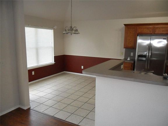 3rd image of 2505 Broadwell Oaks Dr