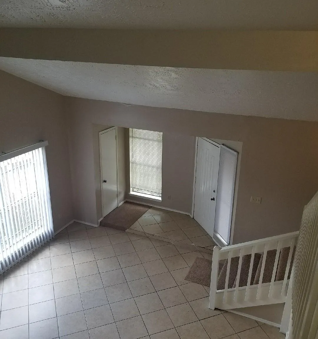 3 bed, 2.5 bath, 2142 sqft, $1,800 — Photo 3