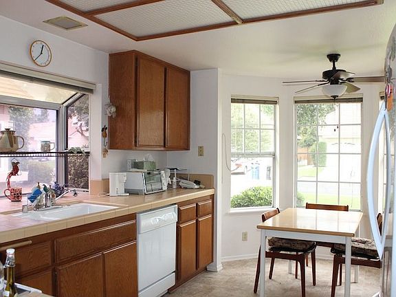5th image of 1400 N Sunrise Cir
