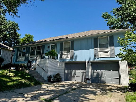 3rd image of 4024 Surrey Ln