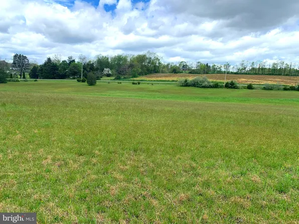 Spring Mdw, Slanesville, WV 25444