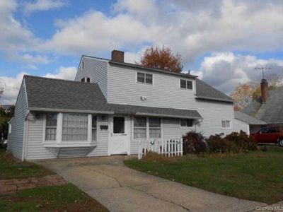 49 Spindle Road, Hicksville, NY, 11801