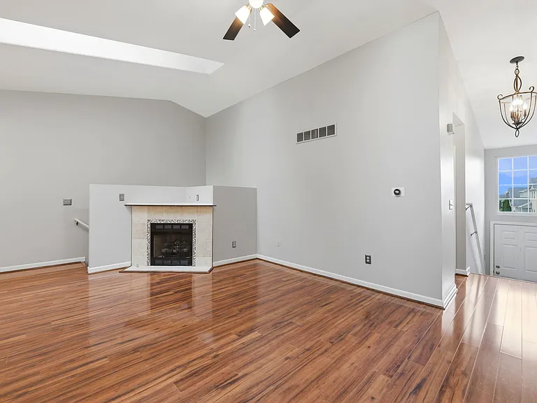 1499 Stonefield Dr — Photo 17
