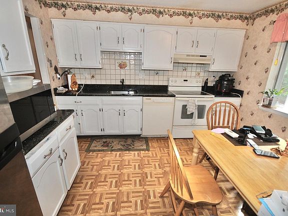 4th image of 29 Strathmore Dr