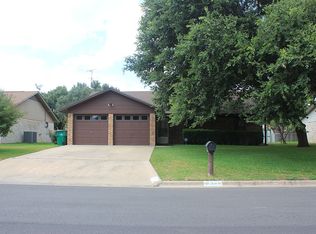 304 Drake Ln, Taylor, TX 76574