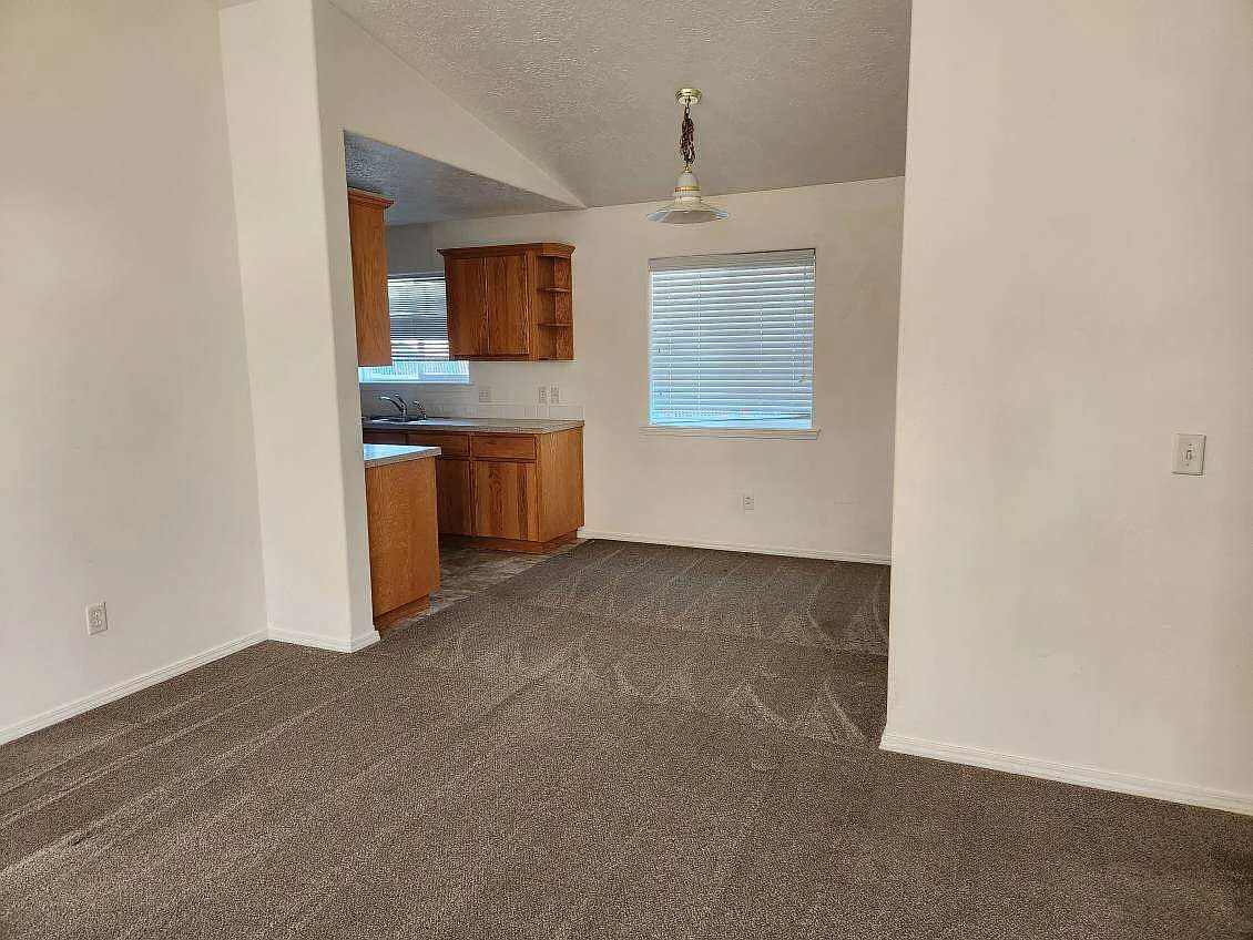 514 Linden Dr APT B photo 1